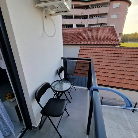 Andela&aleksa アパート *